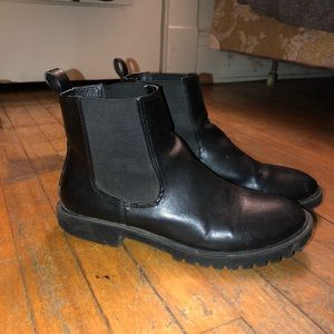 Black leather Chelsea boots